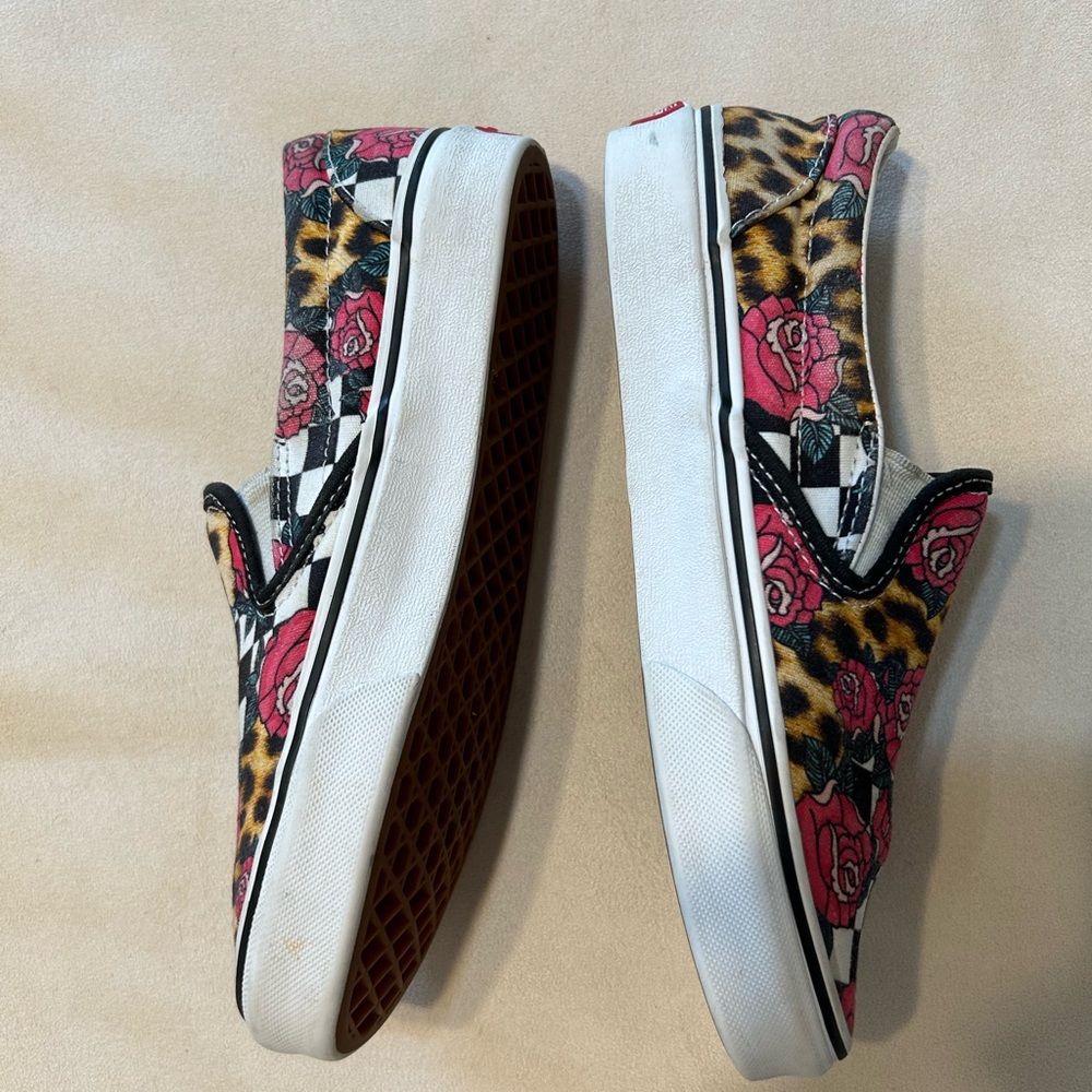 VANS - Picture 2 of 6